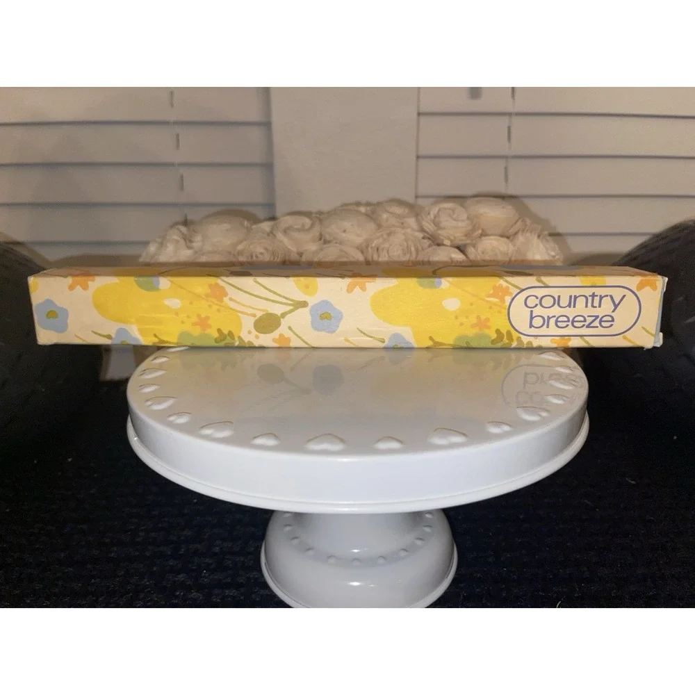 Vintage Avon Country‎ Breeze Drawer Lining Paper - New in Box 1980 6' X 13